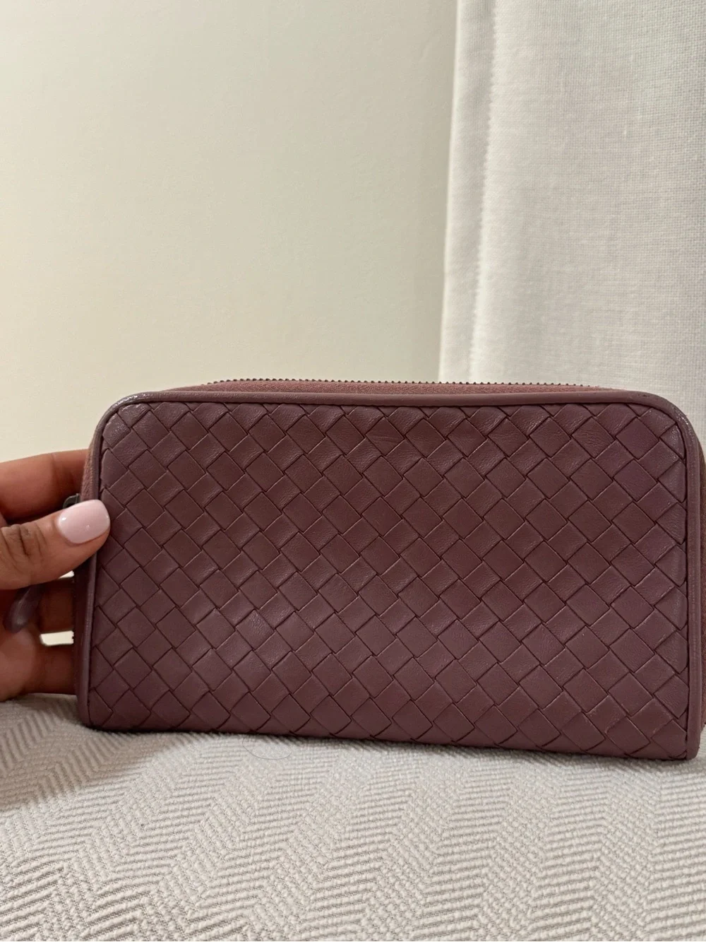 Bottega Veneta Leather Zip Wallet - Mauve
